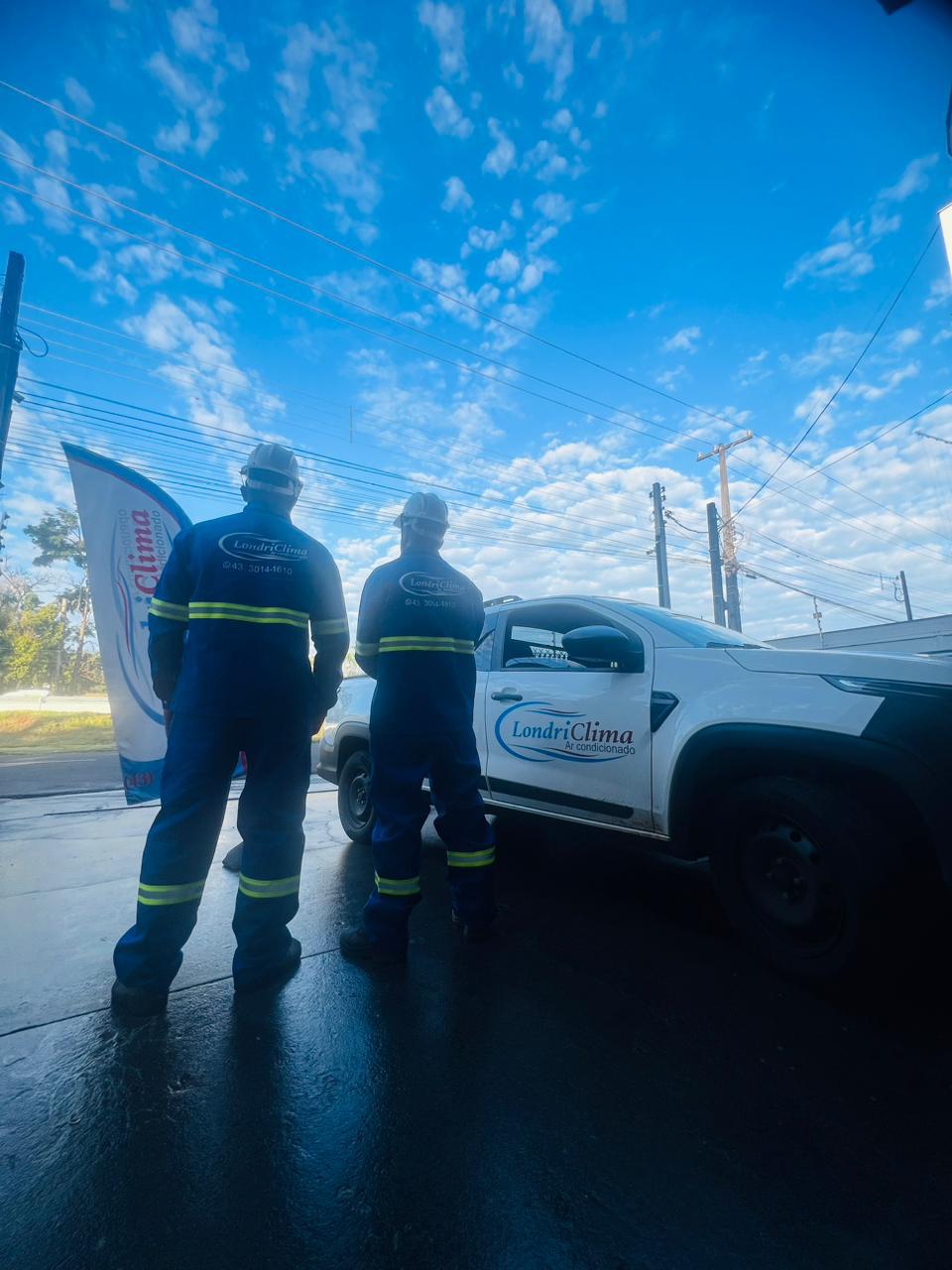 Equipe e veículo da LondriClima